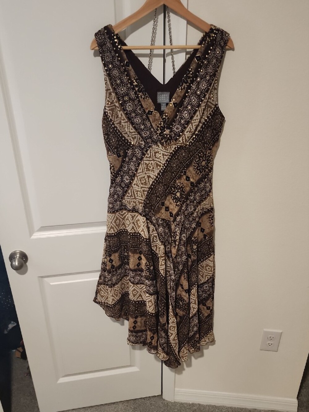 Rabbit Rabbit Rabbit Brown & Black Patterned High-Low V-Neck Dress - Picture 7 of 7